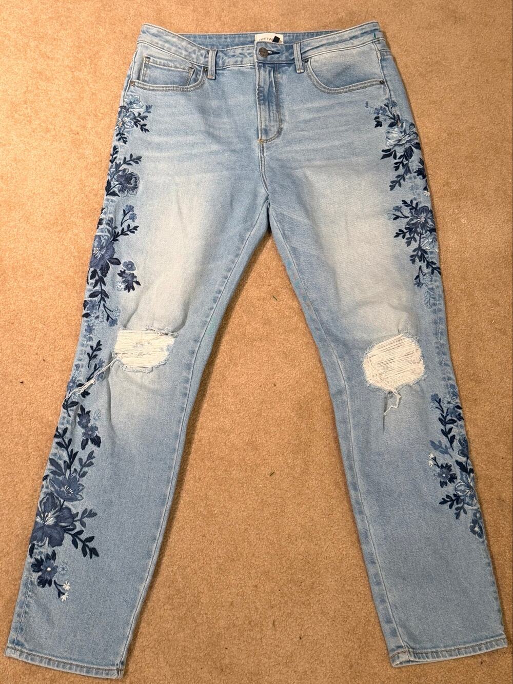 Driftwood Gizelle Floral Embroidered Distressed Light Wash Jeans Size 29